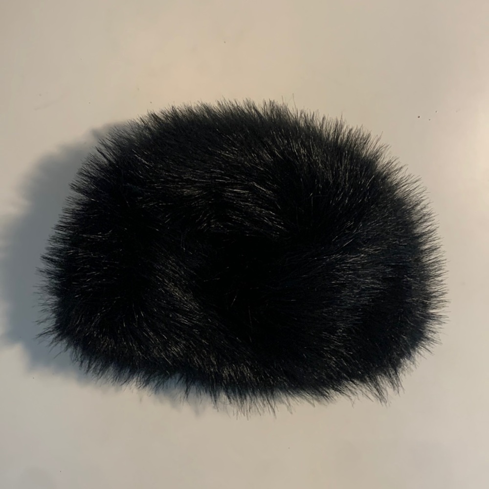 Y2K BLACK FAUX FUR FUZZY HAT